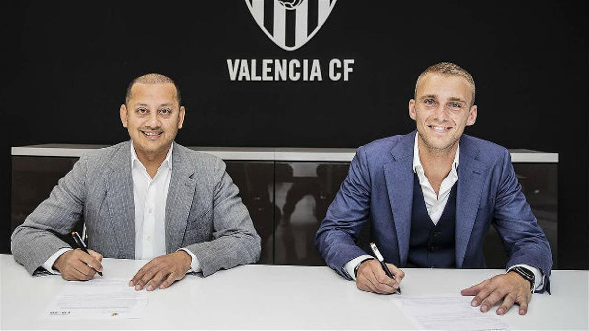 Cillessen ya es jugador del Valencia