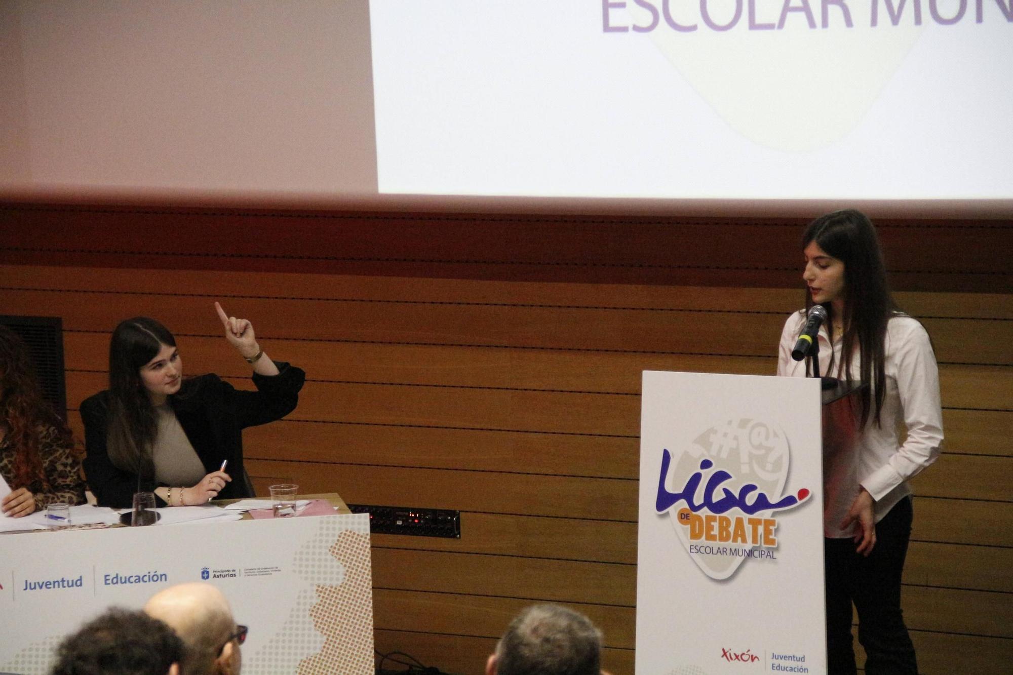 La semifinal de la Liga de Debate Escolar Municipal de Gijón, en imágenes