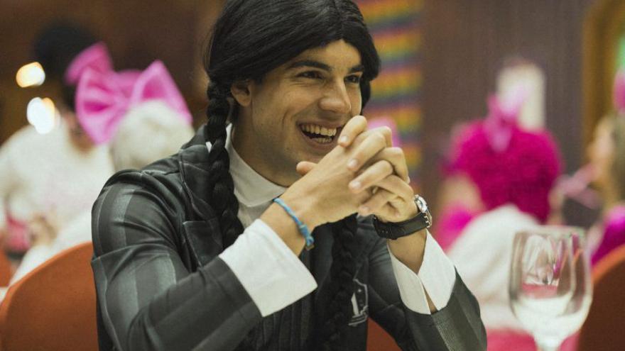 Óscar Casas, disfrazado de Miércoles, en el Entroido de Xinzo para la película. |  Ficción