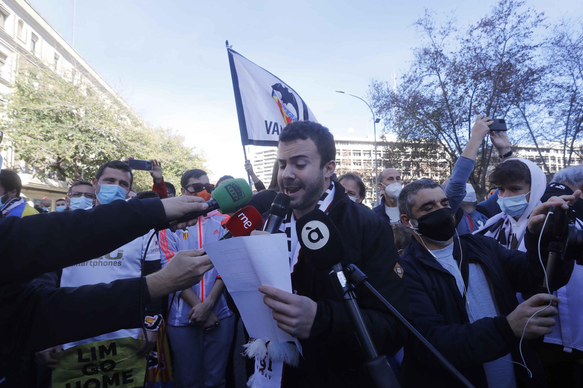 Manifestación contra Peter Lim