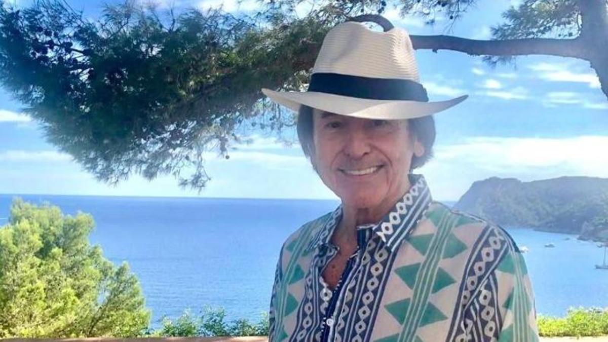 Raphael, en su casa en Ibiza.