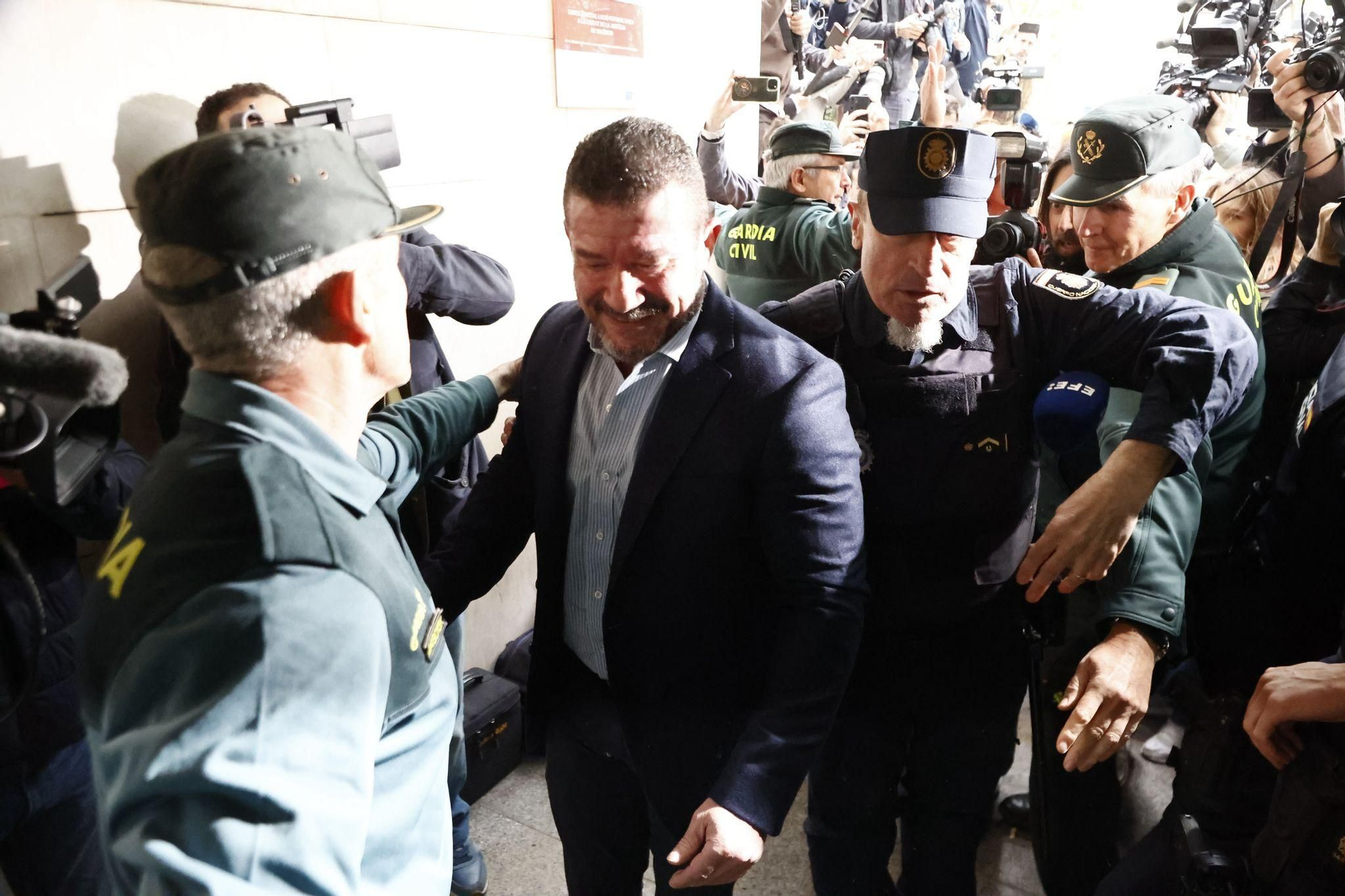 La llegada de la exconsellera Pradas y Argüeso para declarar como imputados por la gestión de la dana
