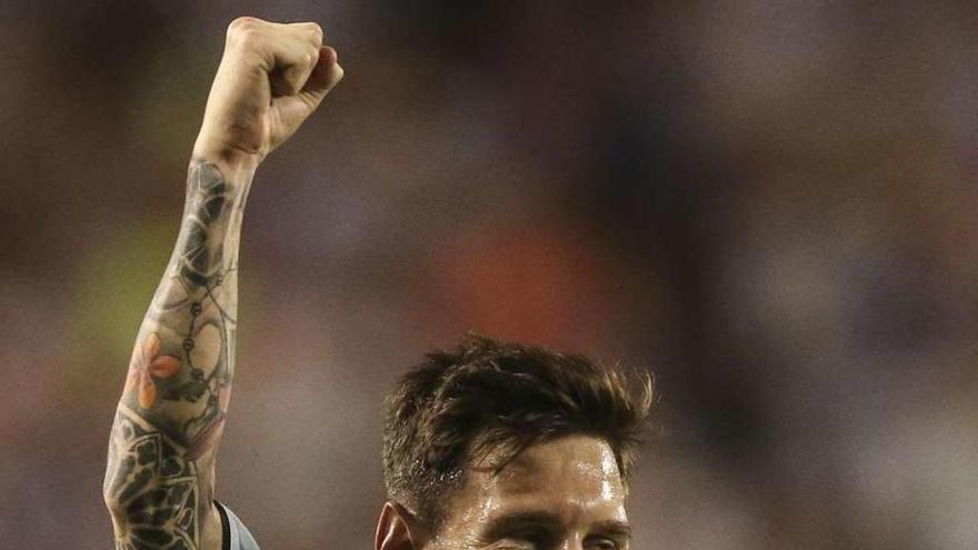 Lionel Messi celebra uno de sus tres goles a Panamá en Chicago. // David Fernández (Efe)