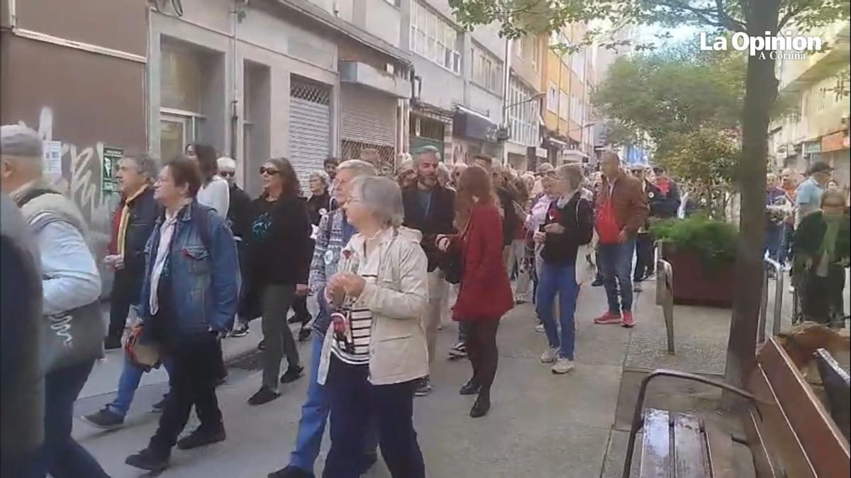 Manifestación de vecinos hasta el nuevo parque del Agra contra el plan de urbanización del Concello