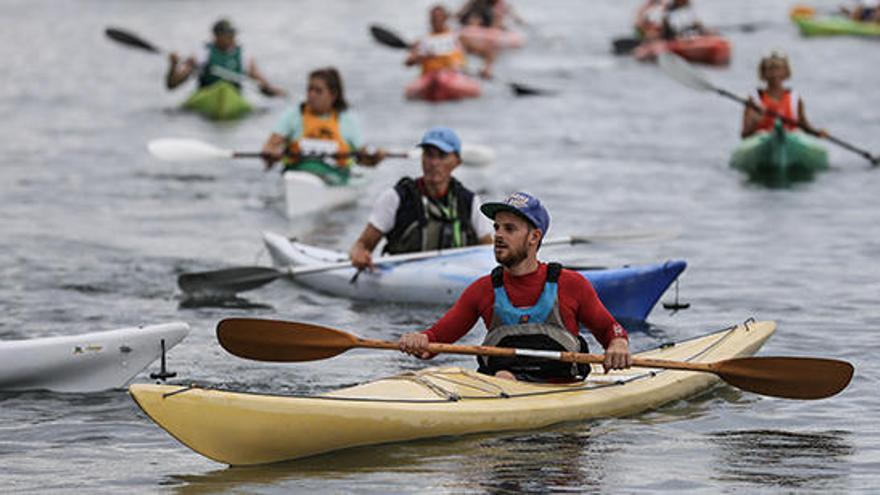 El Día de la Piragua reúne a aficionados a este deporte.