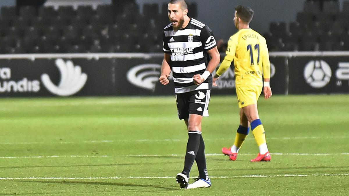 El defensa David Andújar celebra la victoria conseguida ante el Alcorcón el pasado lunes.