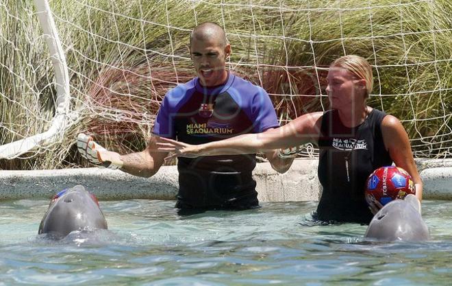 Los jugadores del Barça se divirtieron con los delfines