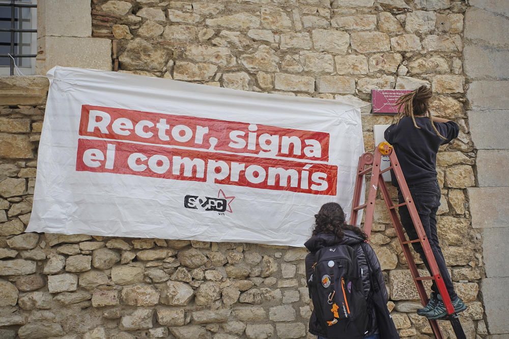 Estudiants de la UdG ocupen el rectorat