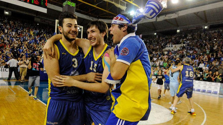 EL COB festeja el ascenso a ACB // BRAIS LORENZO