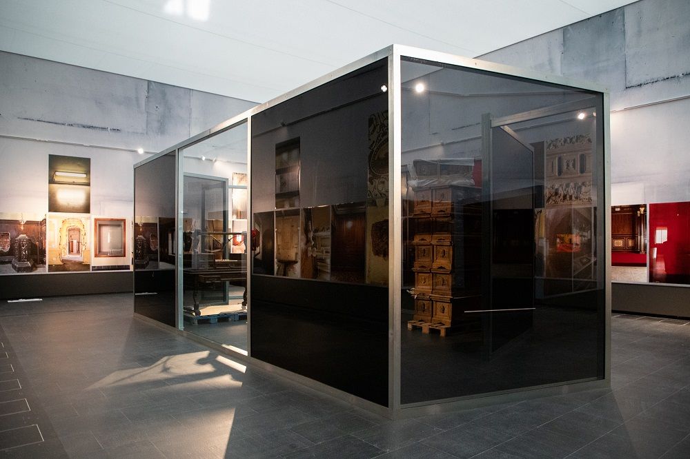 Una imagen de la exposición de CA2M 'Espejo y Reino/ Ornamento y Estado', de Álvaro Perdices.
