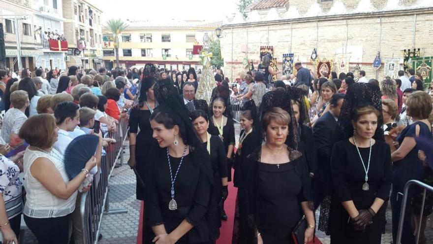Miles de personas asisten a la  coronación canónica de la Virgen de la Cabeza de El Carpio