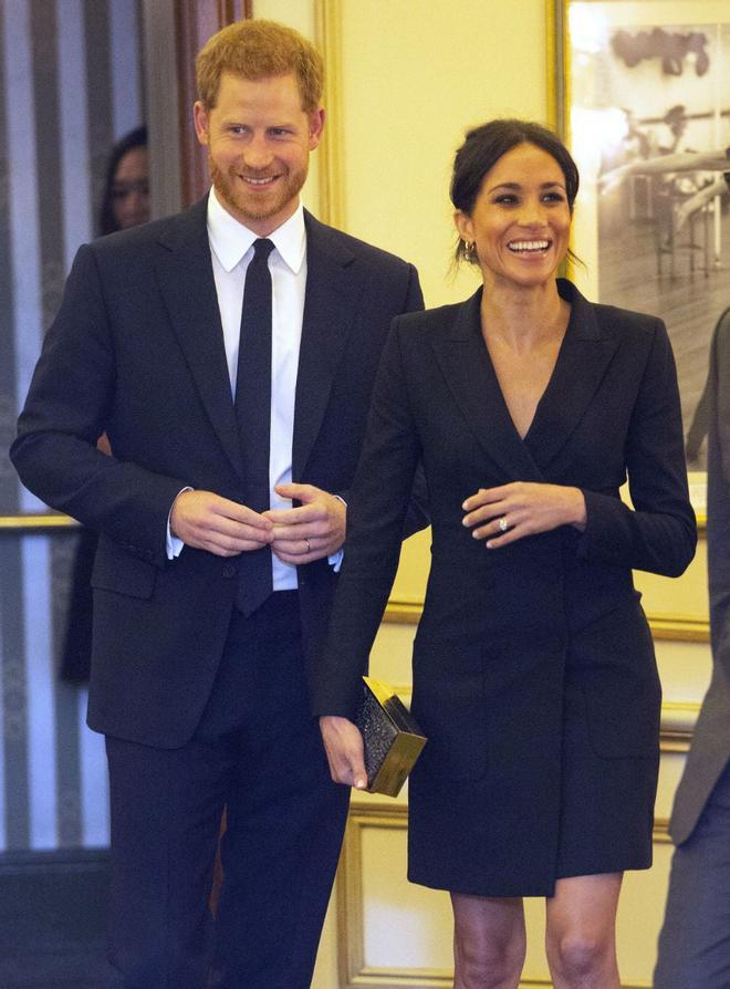 Meghan Markle y el Príncipe Harry en su primer acto tras sus vacaciones