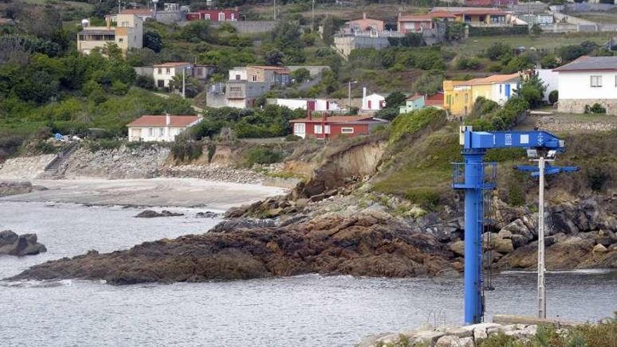 Viviendas del Puerto de Suevos, junto a la costa.