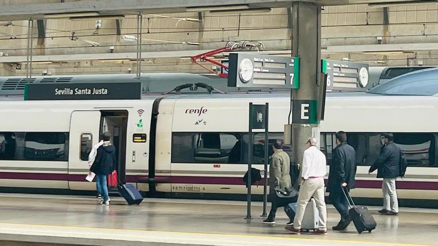 Más de 189.000 plazas en los trenes AVE de Sevilla, Córdoba y Málaga para viajar en Semana Santa