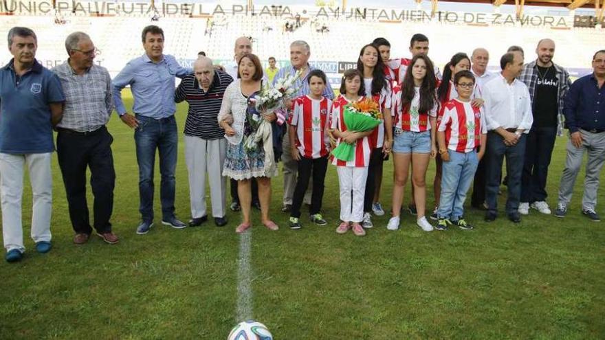 Homenaje a Luis Maíllo. Familiares, expresidentes, actuales mandatarios, representantes políticos y de Caja Rural, además de los socios, recordaron la figura del presidente de honor.