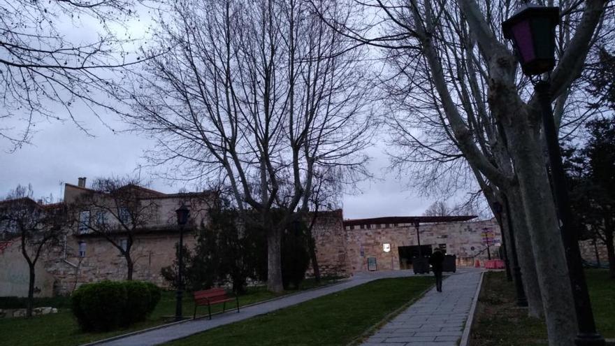 Paseo de San Martín, con el cielo totalmente encapotado.