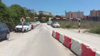 Ibiza instala el gálibo en sa Joveria: "Quieren inflarnos a multas para embargarnos las caravanas"
