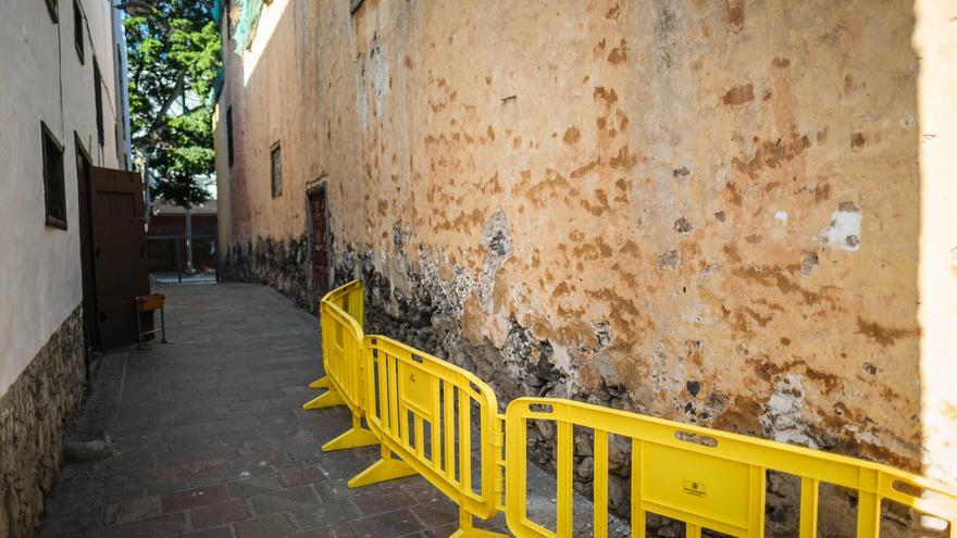 Santa Cruz cierra el Callejón del Miedo por el mal estado de una vivienda