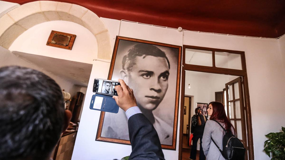 Retrato de Miguel Hernández en la Casa-Museo del autor en Orihuela