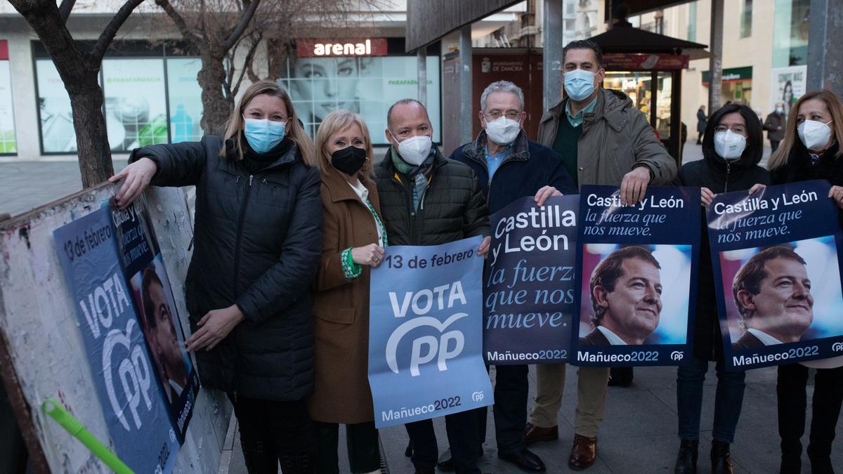 PEGADA DE CARTELES PP. ELECCIONES AUTONOMICAS CASTILLA Y LEON