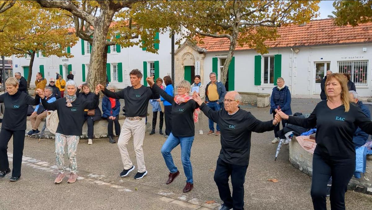 El grup de dansa va balalr sardanes a França.