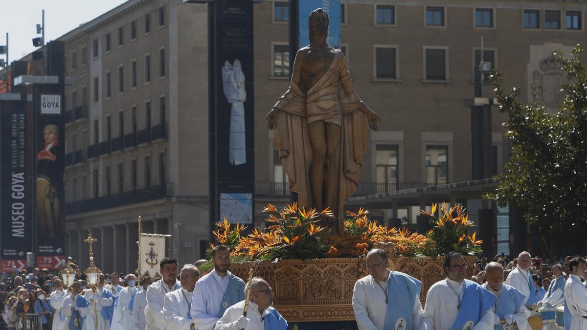 Procesión de El Resucitado,  en la plaza del Pilar.