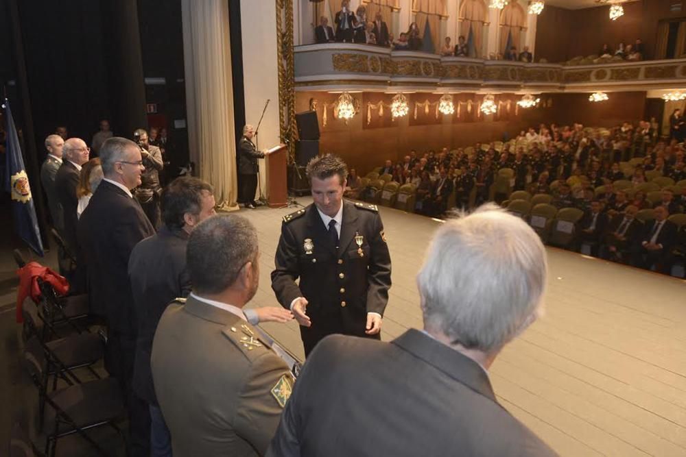 El acto institucional, en el Teatro Colón, ha sido presidido por el Delegado del Gobierno en Galicia.