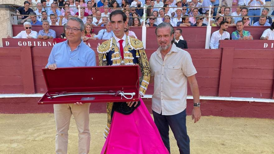Jiménez Fortes regresa a La Malagueta y recibe el Estoque de Plata de la Diputación por la mejor faena de 2018