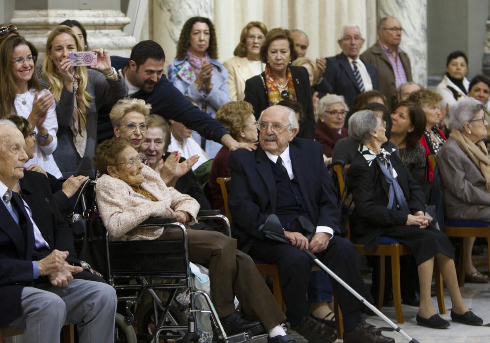 Homenaje a los 25 vecinos centenarios de Valencia