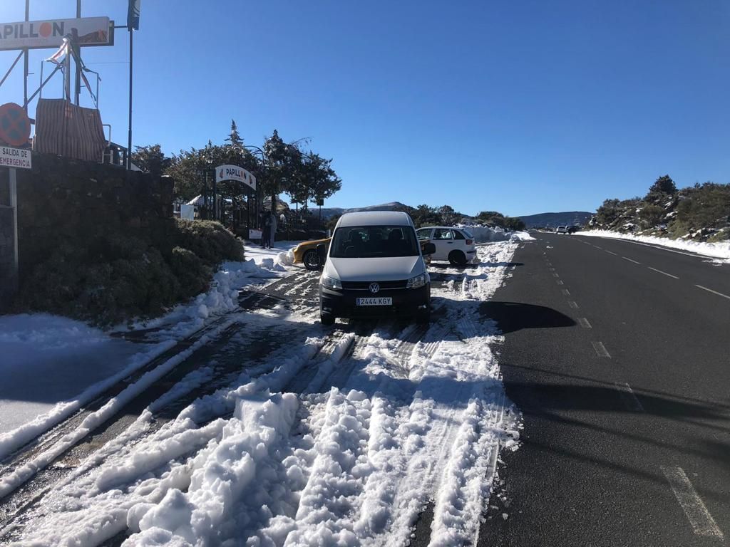 La borrasca Celia deja un manto de nieve sobre el Teide