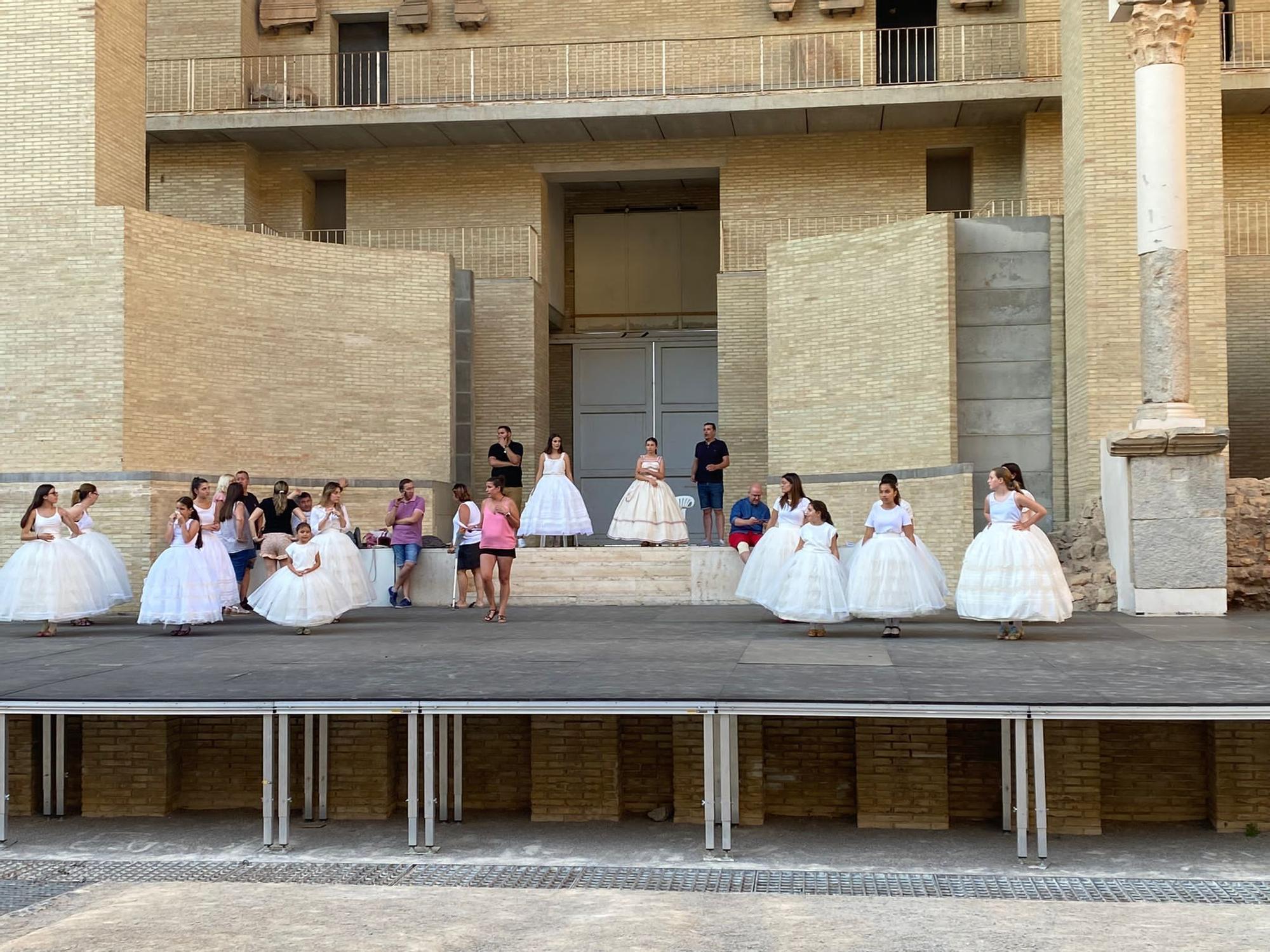 Ensayo de la exaltación de las Falleras mayores de Sagunt en el Teatro Romano.