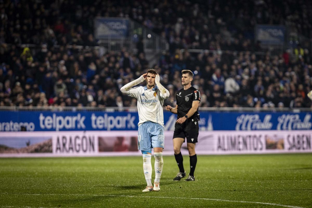 Guti se lamenta durante el encuentro ante el Cádiz.