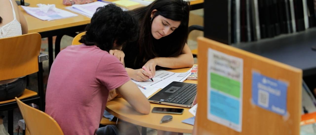 Selectividad 2023 en Baleares | Las bibliotecas se llenan de estudiantes que apuran las últimas horas antes del inicio de las pruebas