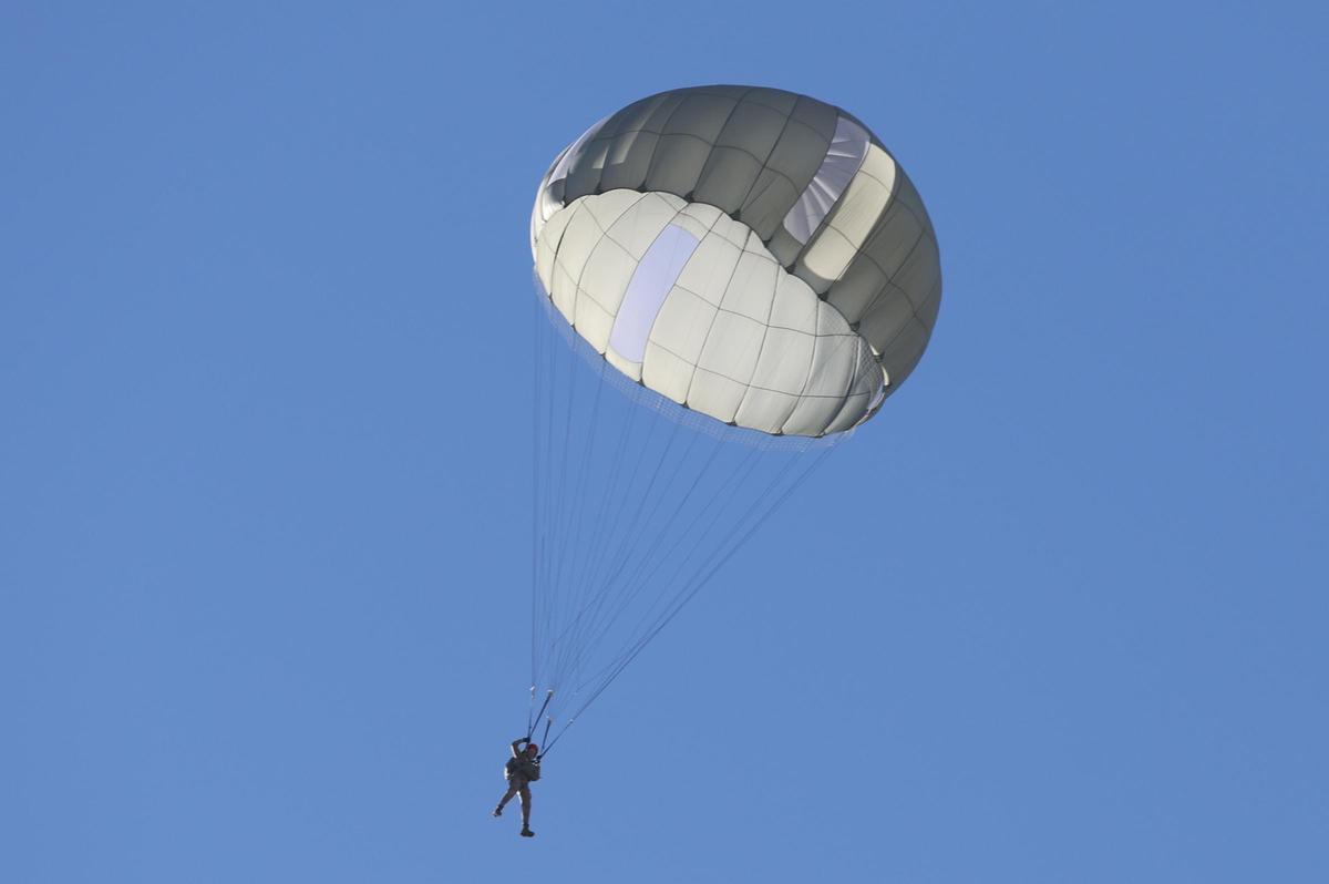 Primer salto en paracaídas de Su Alteza Real la Princesa de Asturias