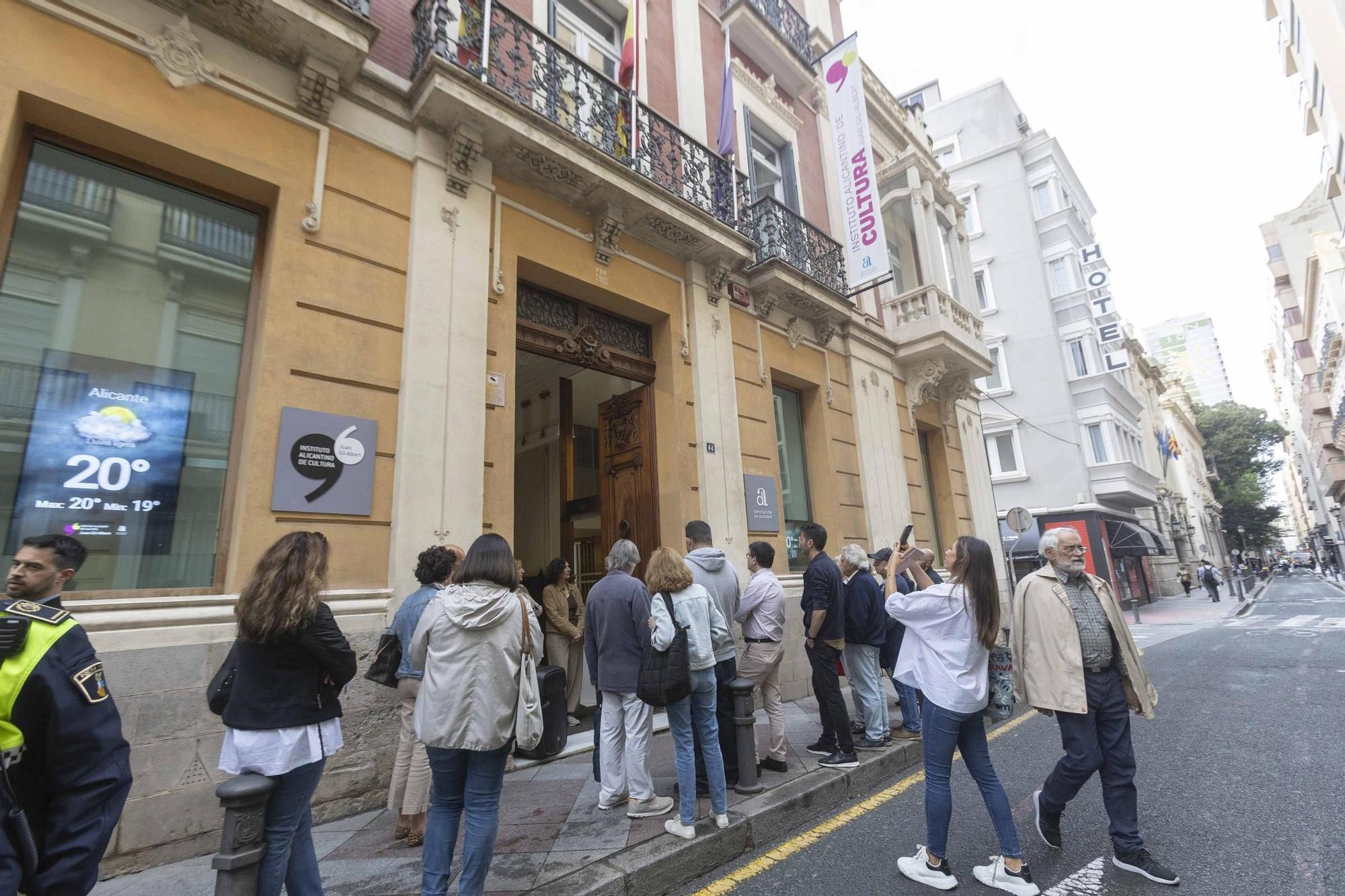 Un recorrido guiado inaugura el Eje Cultural San Fernando de Alicante