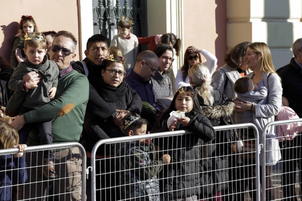 Los Reyes Magos llegan a Murcia repartiendo Roscón