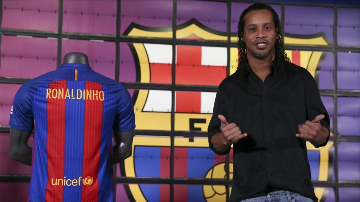 Ronaldinho ha regresado al Camp Nou como embajador