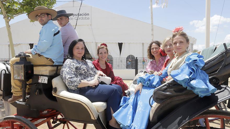 Amigos y familiares en El Arenal el miércoles de Feria