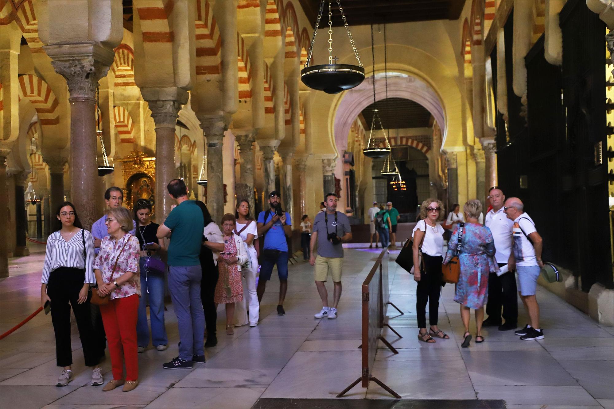 Besamanos de la Virgen de LaPaz en la Mezquita-Catedral