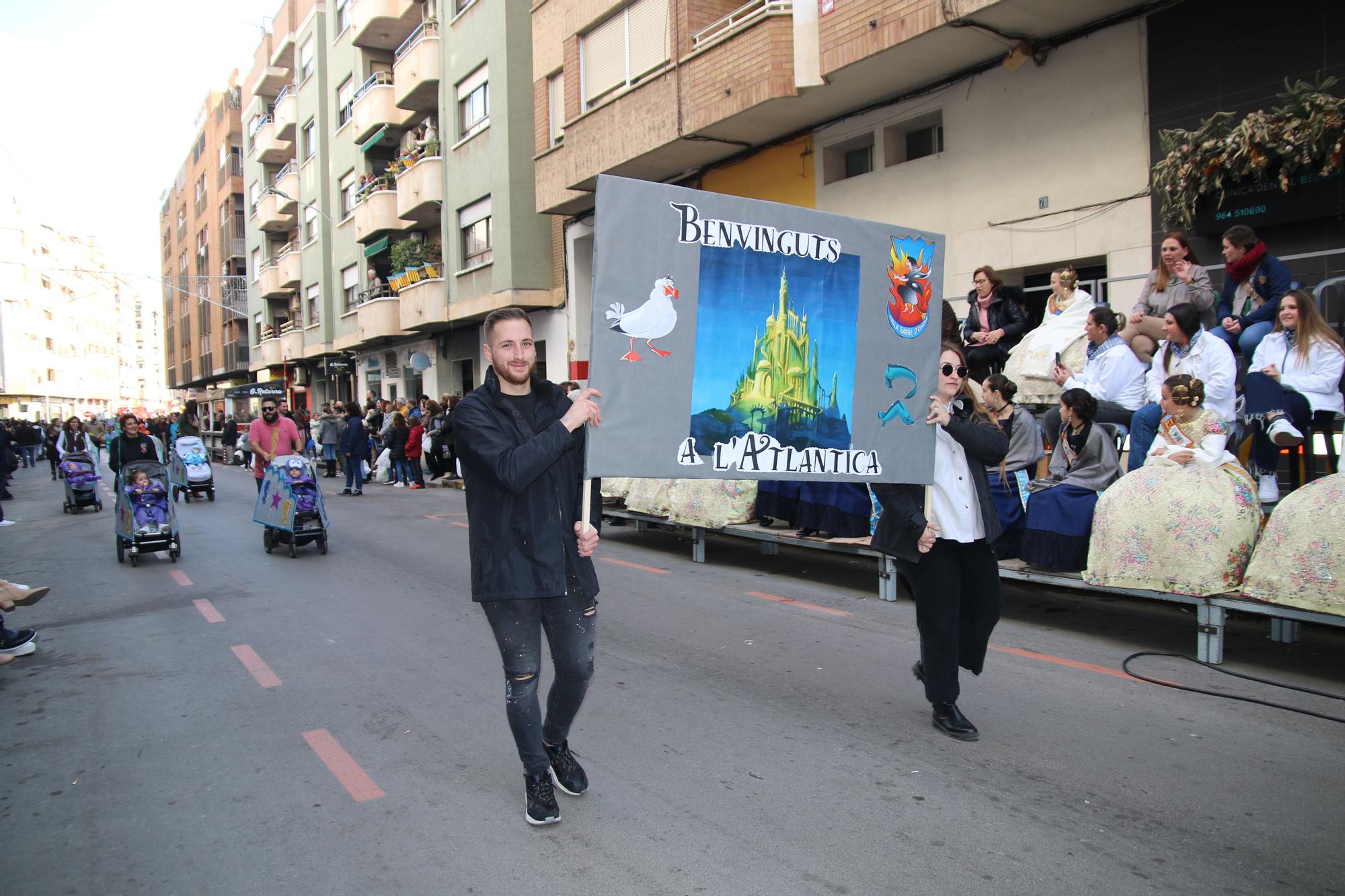 Búscate en las fotos del premio al Barri València en la cabalgata del Ninot infantil de Burriana