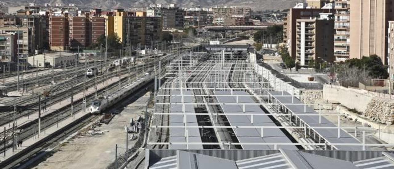 Imagen de la estación-término del AVE en Alicante, que seguirá en superficie al aplazarse sin fecha la construcción de la intermodal