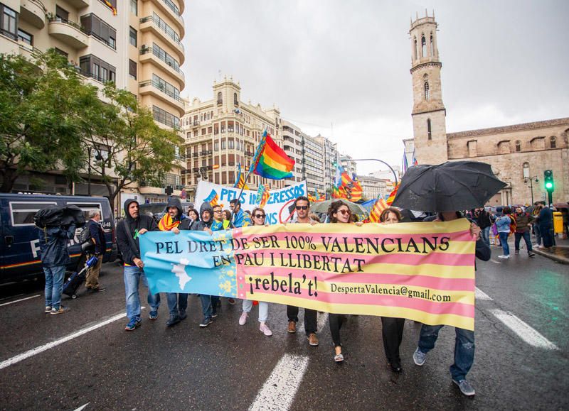 9 d'Octubre: Tensión en las manifestaciones en el centro de València