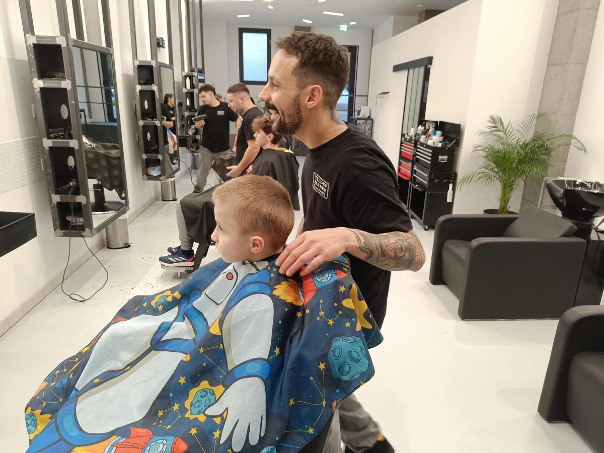 Cortes de pelo sin barreras en Lugones