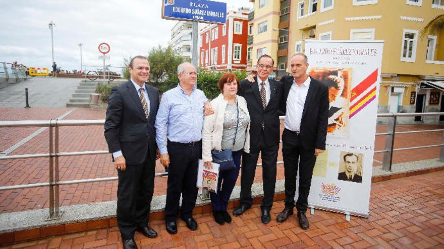 Eduardo Suárez, el diputado represaliado por el fanquismo, ya tiene una plaza en su barrio