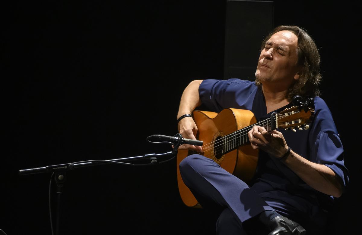 El guitarrista Vicente Amigo, durante su concierto en el Teatro de la Maestranza el 12 de septiembre