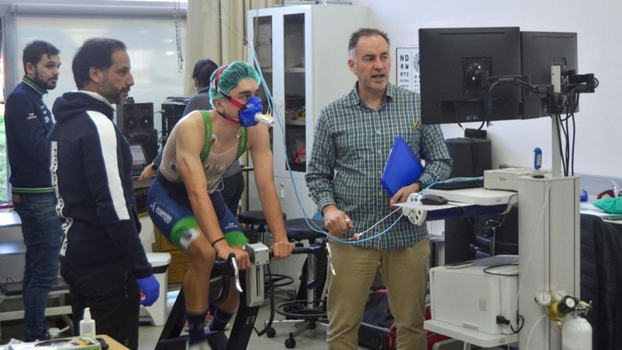 Prueba de esfuerzo en la colaboración entre el Equipo Cortizo y la Facultade de Ciencias do Deporte.