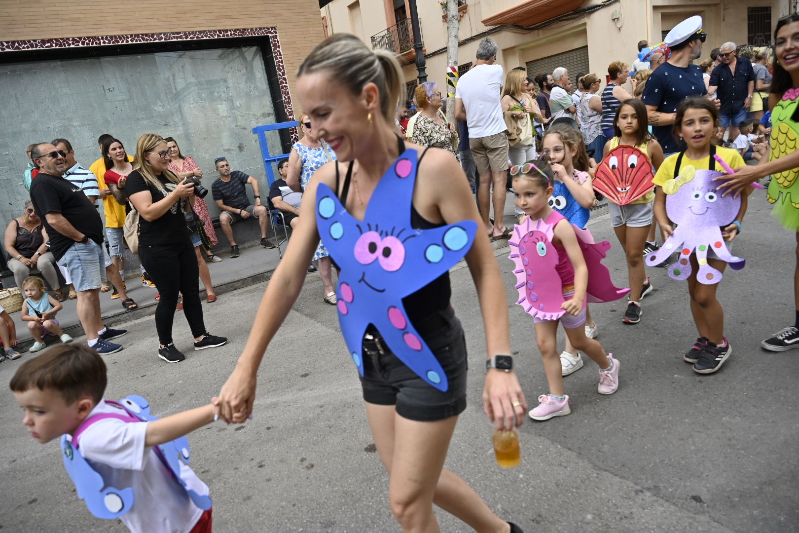 Imaginación y humor al poder en el desfile de las collas del Grau