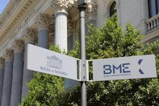 El Ibex 35 amanece con una caída del 0,8%, pendiente de los aranceles de Trump a los automóviles