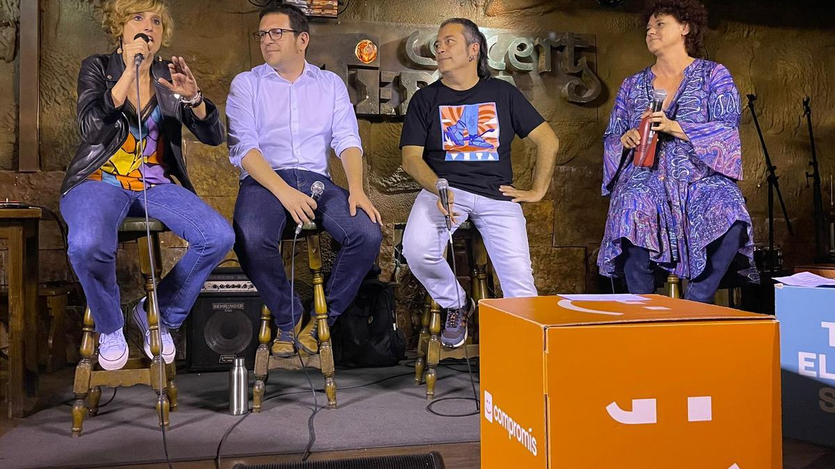 Ignasi Garcia, Verònica Ruiz, Pau Sancho y Carmen Maria Serrano, en el acto.