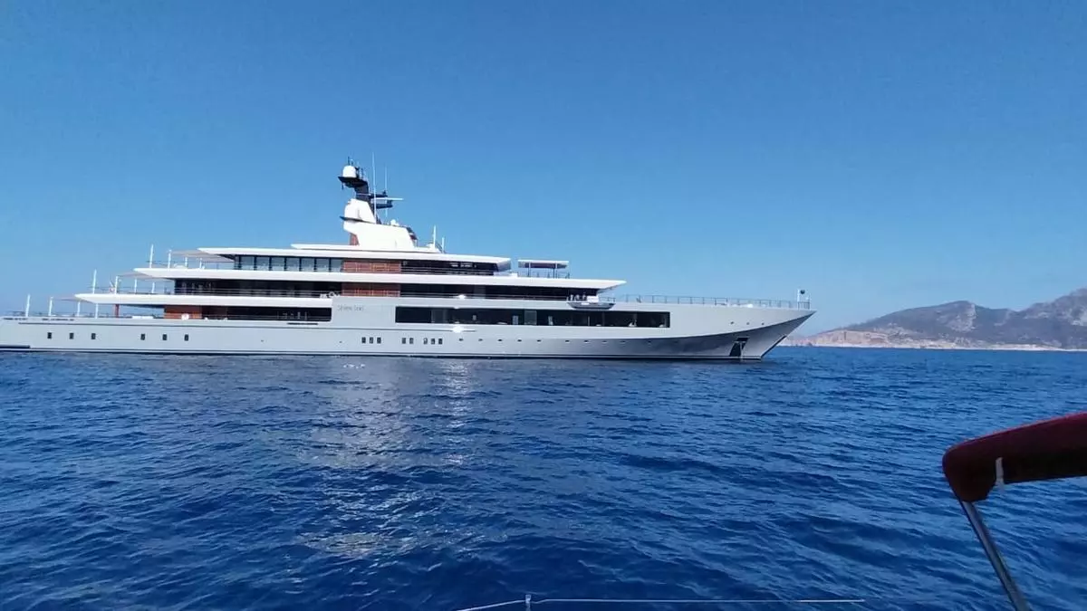 El megayate ‘Seven Seas' de Steven Spielberg fondea frente a la costa de Andratx
